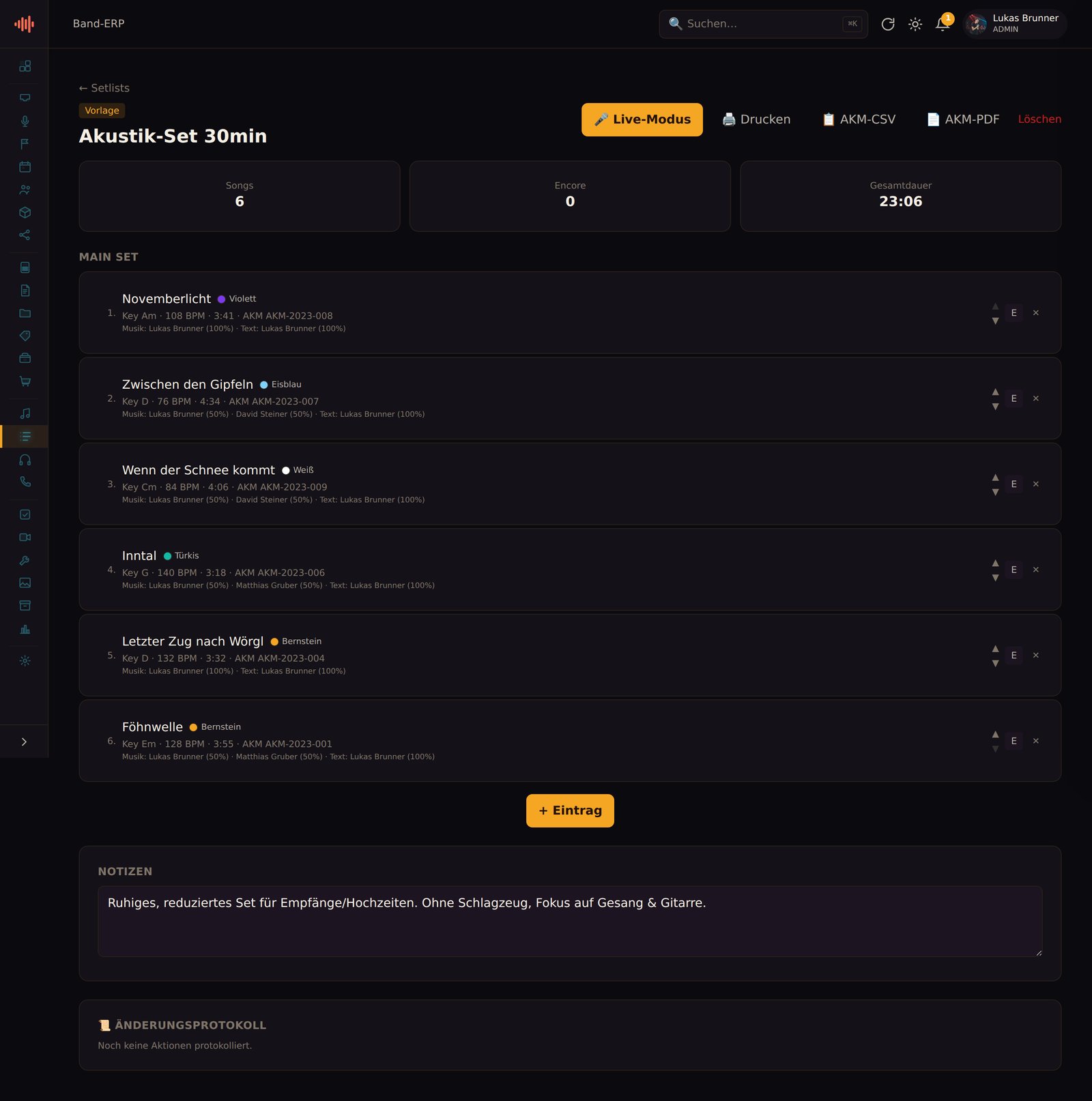 Setlist-Detail in Stabando: Songs in Reihenfolge mit Bühnenlicht-Farbe, Tonart, BPM, Dauer, AKM-Nummer und Komponisten-Splits, dazu Live-Modus, Drucken, AKM-CSV und AKM-PDF